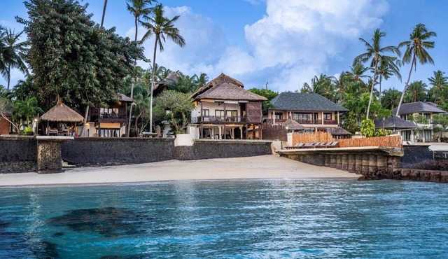 Beachfront Group Property – 9 Separate Rooms, 3 Levels | The Village of Angels