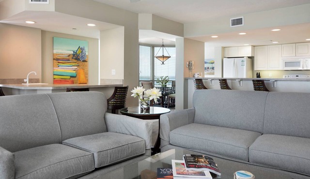 Beachfront Memorable Stay! Pool and Free Parking!