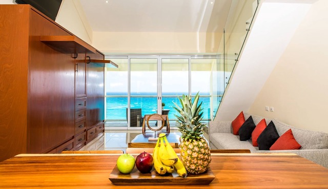 Beachfront Penthouse on the Sand! Amazing Views! Walk to Eat, Drink, Play!