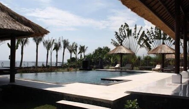 Beachfront Spacious luxury villa in Seririt Lovina area