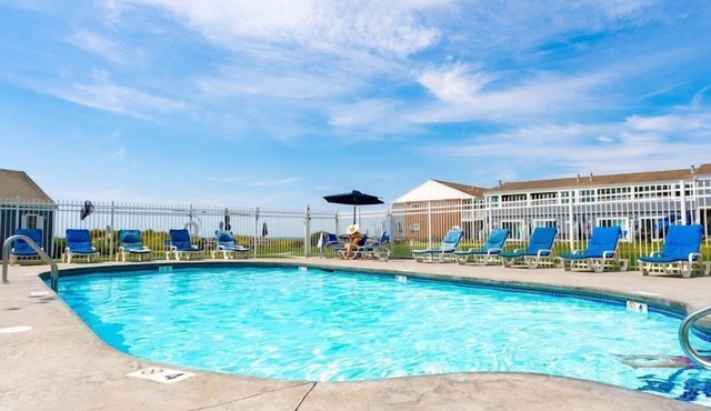 Beachfront Studio in Dennis Port w/Kitchenette