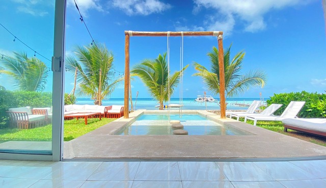 Beachfront Villa Luna: 2 Pools, tennis court, chef and 5-bedrooms w/great views