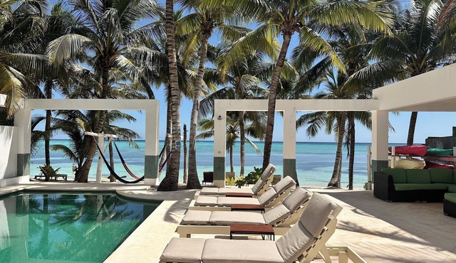 BEACHFRONT VILLA ON WHITE SAND BEACH AND CHEF SERVICE AVAILABLE