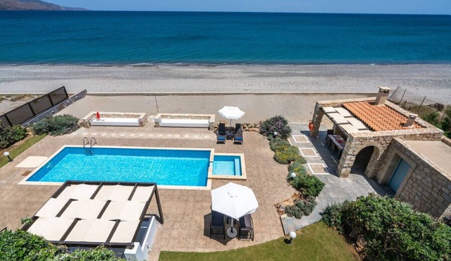 Beachfront villa w/private pool, ping pong and BBQ