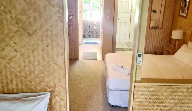 Beachside Motel Room- 3 Beds, Kitchenette & Pool