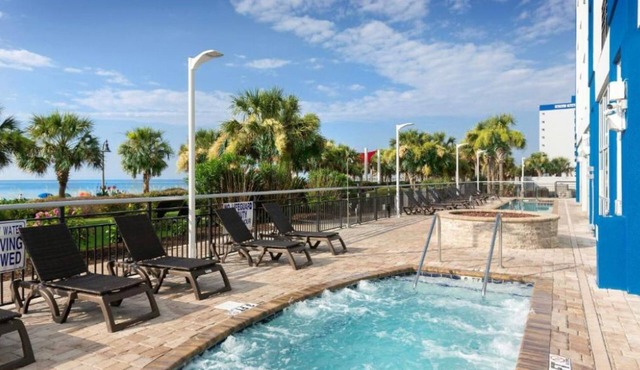 Beachside Pool Escape | 0.3 mi to Second Avenue Pier | 3 Units