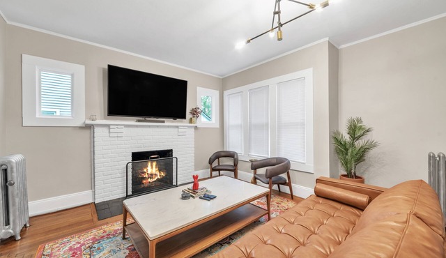 Beautiful 4BR 2 Bathroom House with Parking