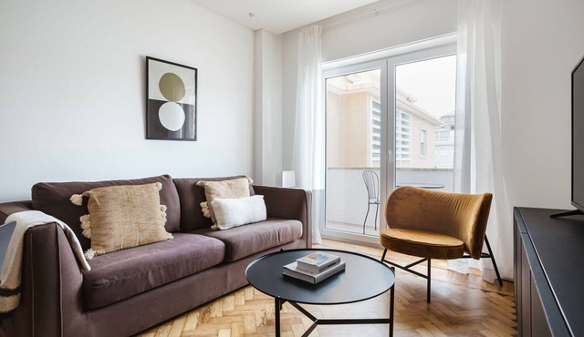 Blueground | Alvalade, balcony, elev, a/c & washer