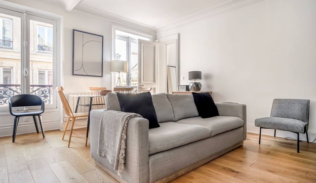 Blueground | Marais, next to Rivoli St shopping