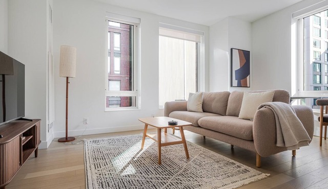 Blueground | Shawmut, pool, nr Boston Common