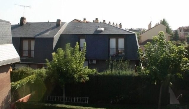 BOADILLA: BEAUTIFUL HOUSE WITH POOL