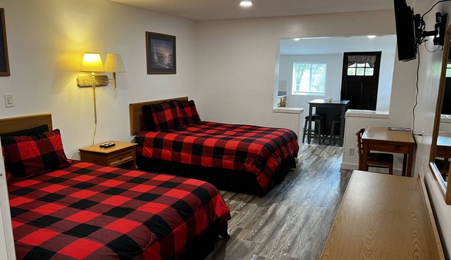 Boutique hotel on 20 acres alongside Gunnison River! A perfect basecamp for fishing, wine tasting of whatever adventure you choose.