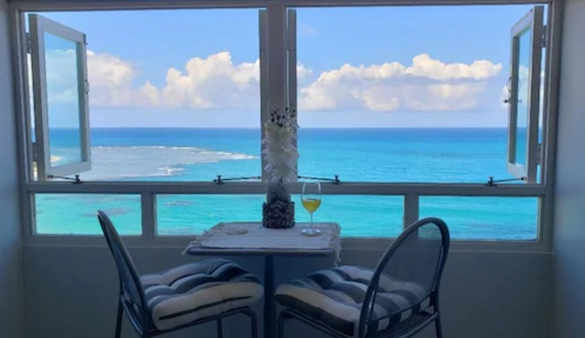 Breezy Beachfront apt. View of Paradise