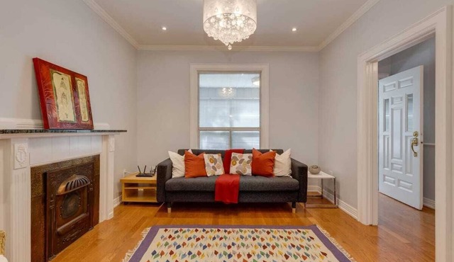 Bright, beautiful & spacious smoke/pet free home