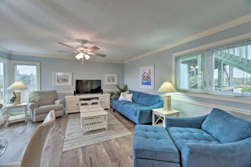 Bright Emerald Isle Condo w/Private Beach Access!