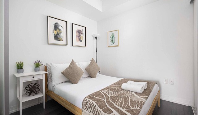 Bright & Modern 2BR in the Heart of Toronto