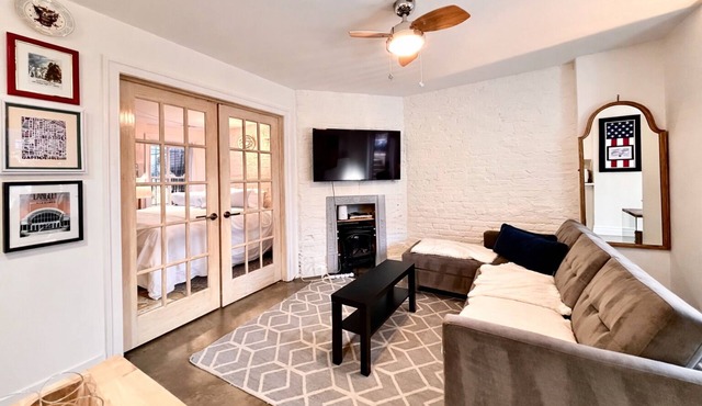 Bright + Private Capitol Hill Retreat King Bed Free Parking Permit