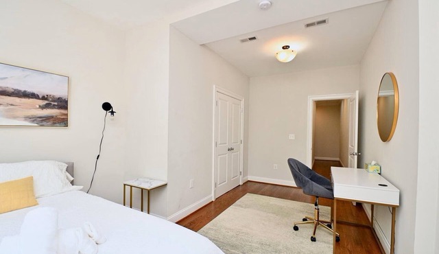 Bright & Spacious 5BR Home Near Capitol Hill Free Parking