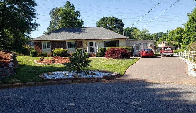 Bright & Spacious Studio Close To CLT Airport & Charlotte
