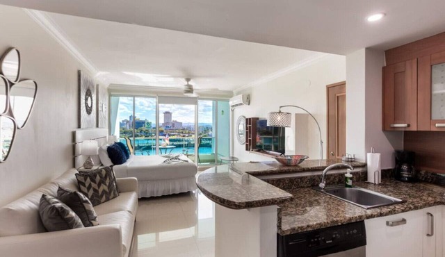 Bright Studio with Balcony & Hot Tub Access