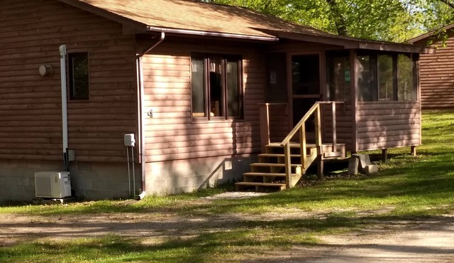 Cabin 4, Charming 2-bedroom cabin at a Family Friendly Resort in Park Rapids MN