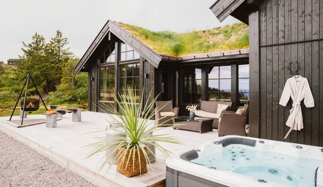 Cabin with jacuzzi on Lifjell