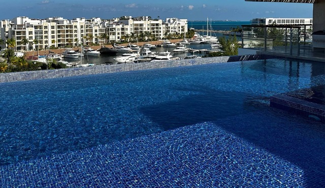 Cancun 2 BR Luxury Vila with Resort Amenities
