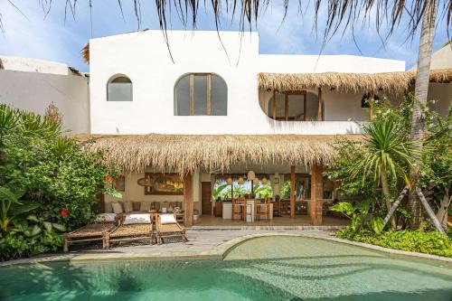 Casa Bunga Raya - Luxury 3BR Mediterranean Umalas Villa Breakfast & Butler