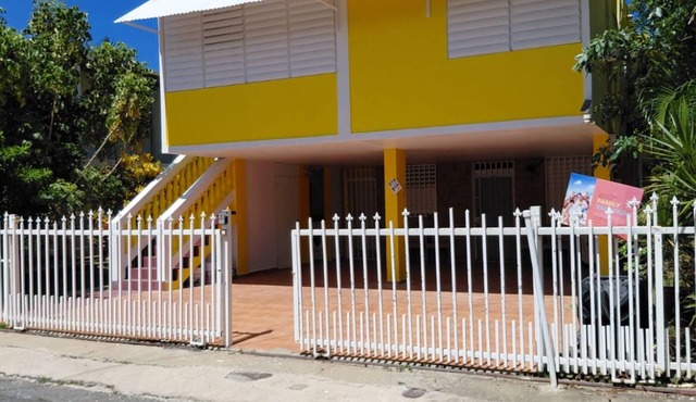 CASA PEACE HAVEN (2 level) Beach House