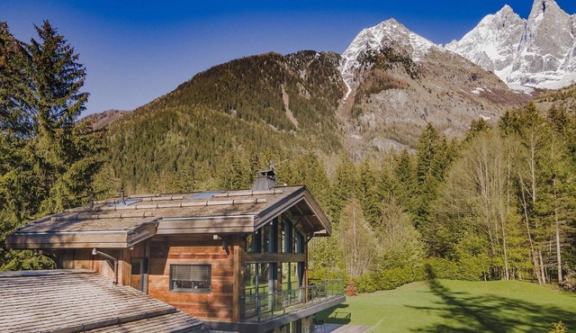 Chalet Elevation - Chalet with indoor pool and huge garden