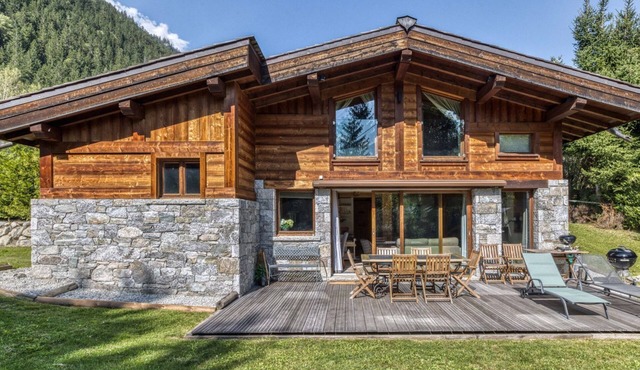 Chalet Entre Nous: charming three bedroom chalet in an idyllic location