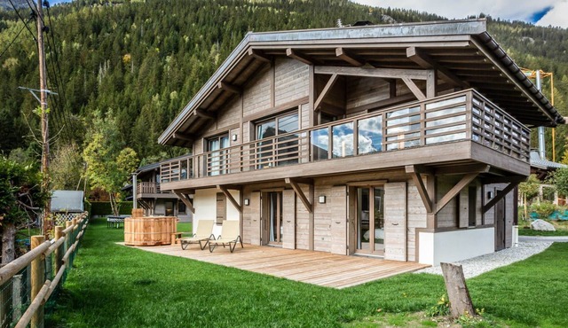 Chalet Etoile: lovely brand new four bedroom chalet