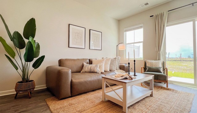Charming 3-bedroom townhome with AC, WiFi in welcoming Myrtle Beach