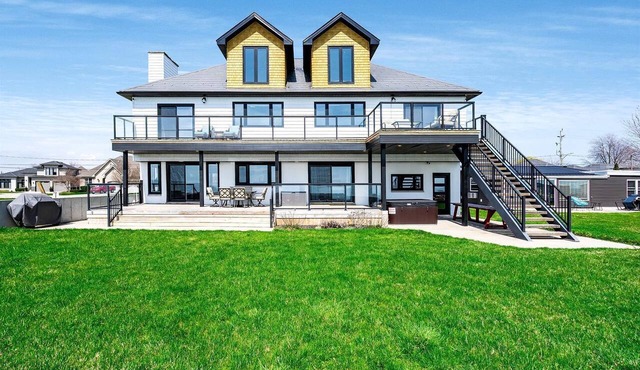 Charming Lakefront Vacation Rental on Lake Erie for a Memorable Family Escape in Leamington, Ontario