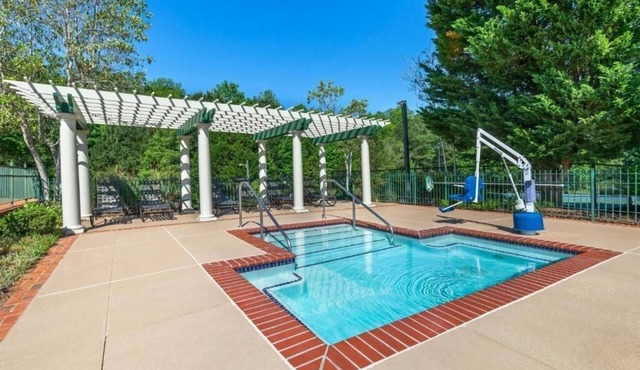 Charming Retreat with Space for the Whole Family l Kitchenette and Balcony