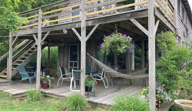 Charming Rustic Cottage in Chilmark