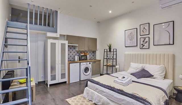 Charming studio Center of Paris Montmartre