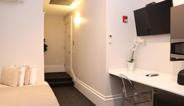 Charming & Stylish Studio on Beacon Hill #3