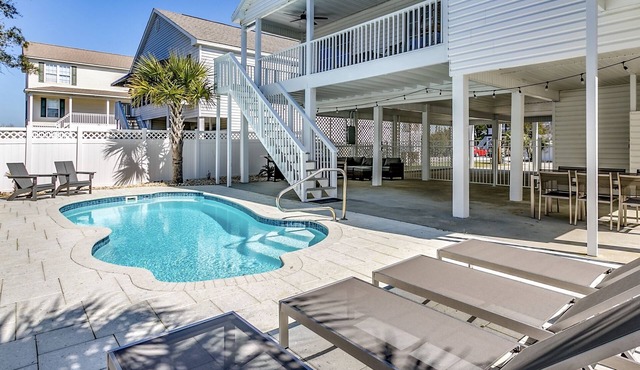 Cherry Grove/North Myrtle Beach Luxury Vacation Home, Private Pool, Pet Friendly