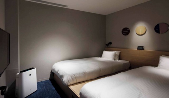 Cloud-Level Bunk Room Escape in Affordable Hotel WiFi AC Gym laundromat Shinjuku