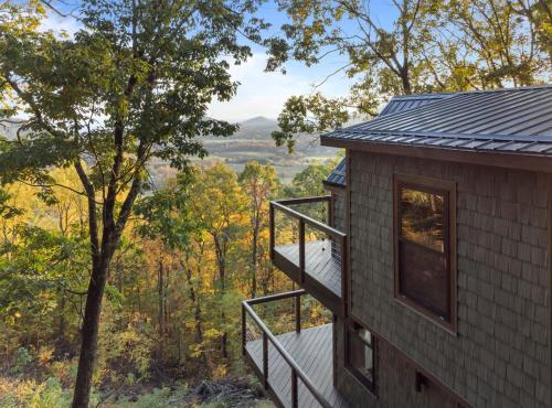 CloudPointe Retreat Treehouse
