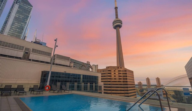 CN Tower View - Parking/Pool/Downtown