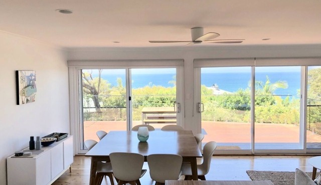 Comfy, completely refurbished family beach house with ocean views & walk to beac
