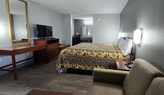 Convenient Room near American Civil War Museum- Historic Tredegar | Free Parking