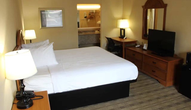 Convenient Space for Families and Pets Near Sandusky Park