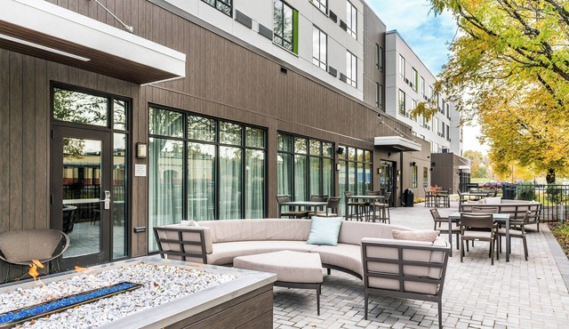 Courtyard by Marriott West Springfield