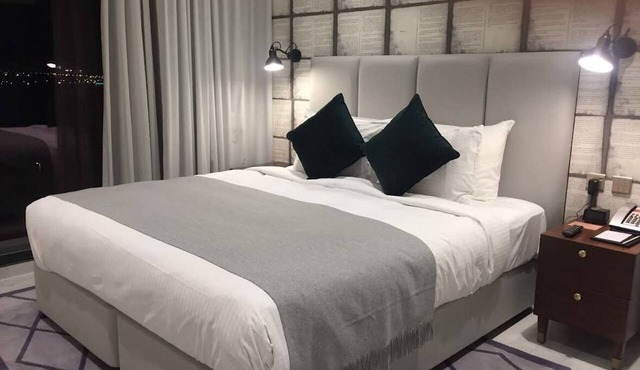 Cozy 1-bedroom hotel suite with AC, Business bay