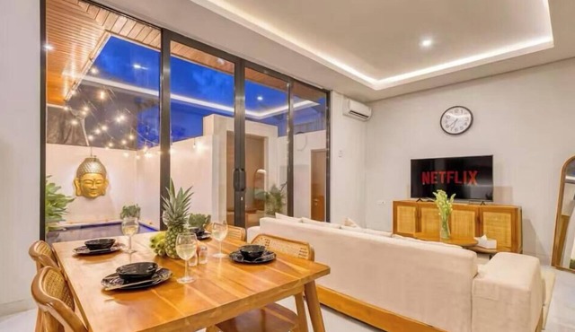 Cozy 3-bedroom villa in Tumbak Bayuh with cool AC breeze Near Canggu