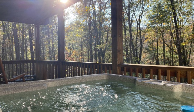 Cozy Cabin located close to Shenandoah National Park, Wineries, and Breweries.