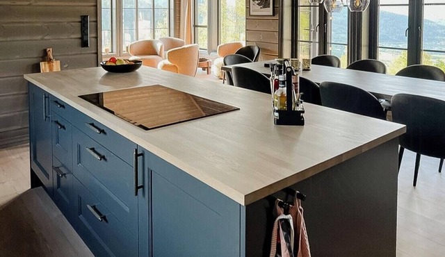 Cozy modern cabin with outstanding view in Sogn